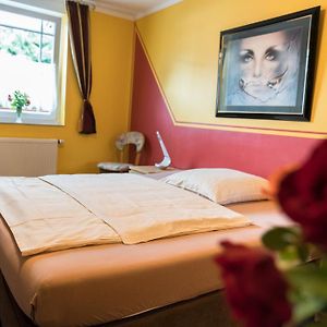 Zimmer mit zwei Einzelbetten